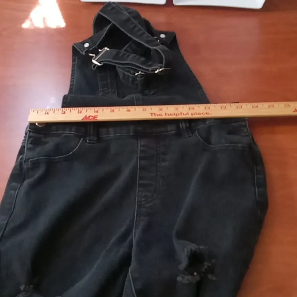 Ling Collection junior sz Lg black raw hem distressed overall shorts / - Picture 8 of 12